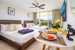 Beachside Retreat | Walk to Shops & Dining