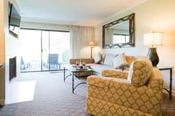 Luxury Napa Getaway | Golf Views + King Bed