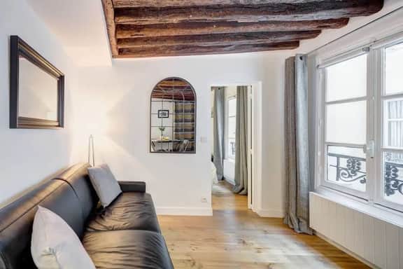 Chic Marais Retreat | Steps to Cafes & Notre Dame