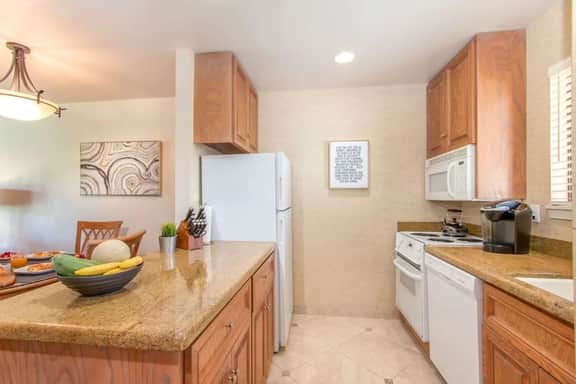2BR near Wineries, Golf Course View, Parking