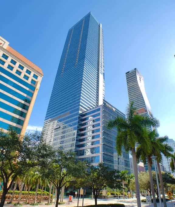 Luxury Four Seasons Condo | Free Valet & Gym