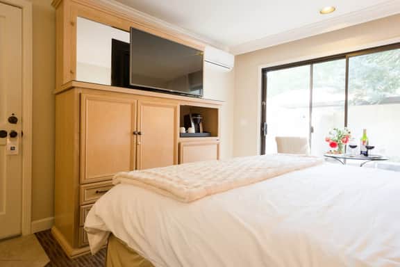 Lux Napa Escape | King Bed + Steps to Wineries