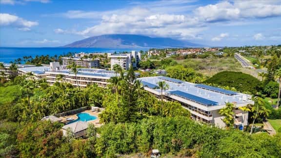 Beachside Retreat | Walk to Shops & Dining