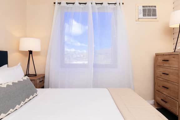 Oceanview Cottage | Walk to Beach & Restaurants