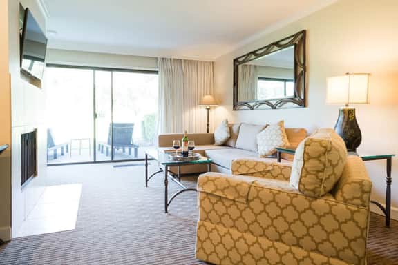 Luxury Napa Getaway | Golf Views + King Bed