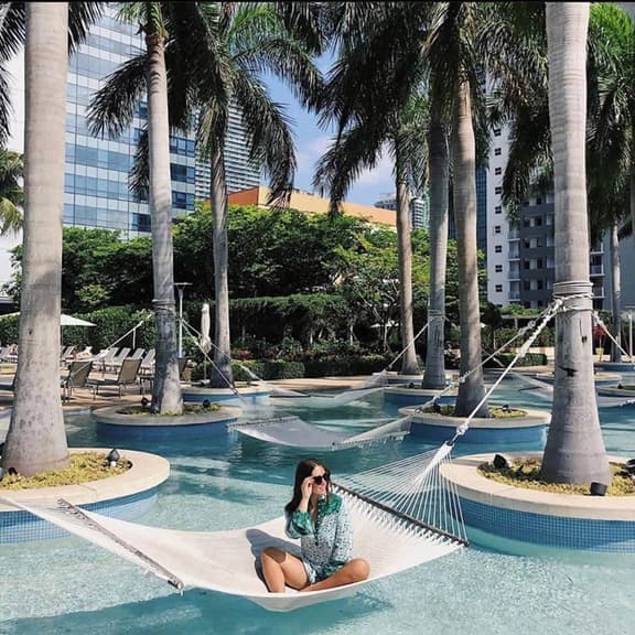Luxury Four Seasons Condo | Free Valet & Gym