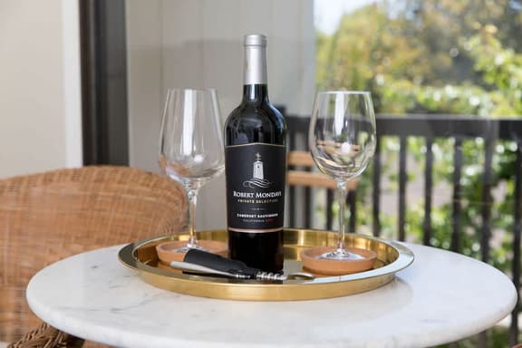 Luxe Napa Escape | King Bed Near Top Wineries