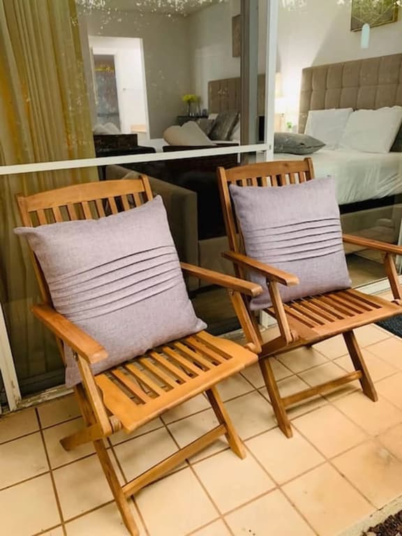 Steps to Beach! Chic 2BR at Maui Banyan Resort