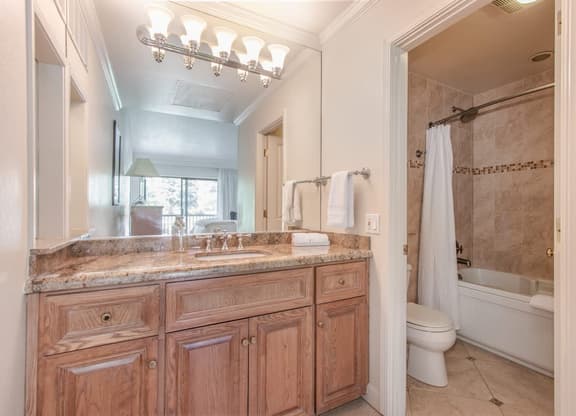 Luxury Napa Condo | Golf Views & Prime Location