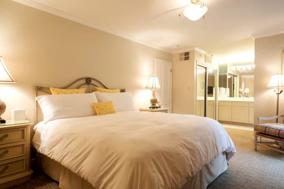 Napa Escape | Luxe King Bed | Near Wineries & Spa